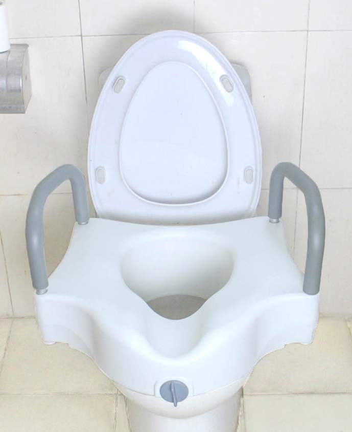 MU-3600 Raised Toilet Seat with Armrest - Image 2