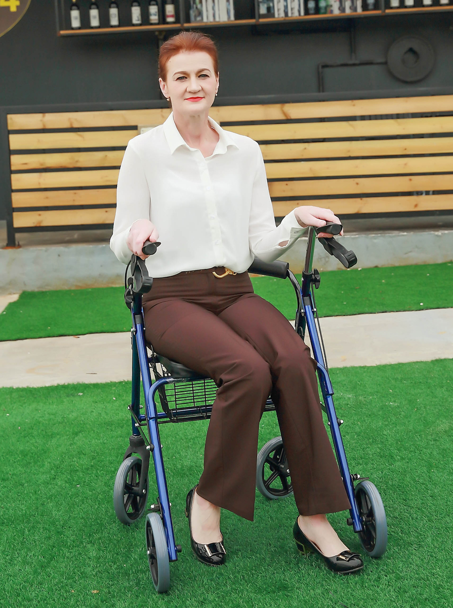 MW4500 Foldable Rollator with Lock Brakes Obbomed UK